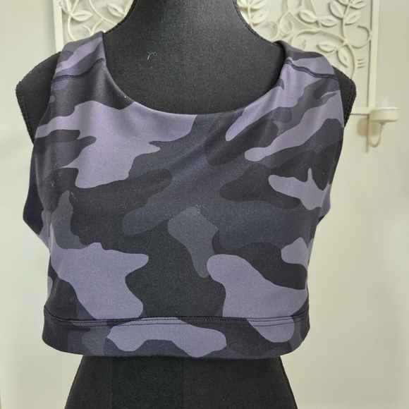 ⭐️Old Navy Camouflage Sports Bra XL - Picture 1 of 3
